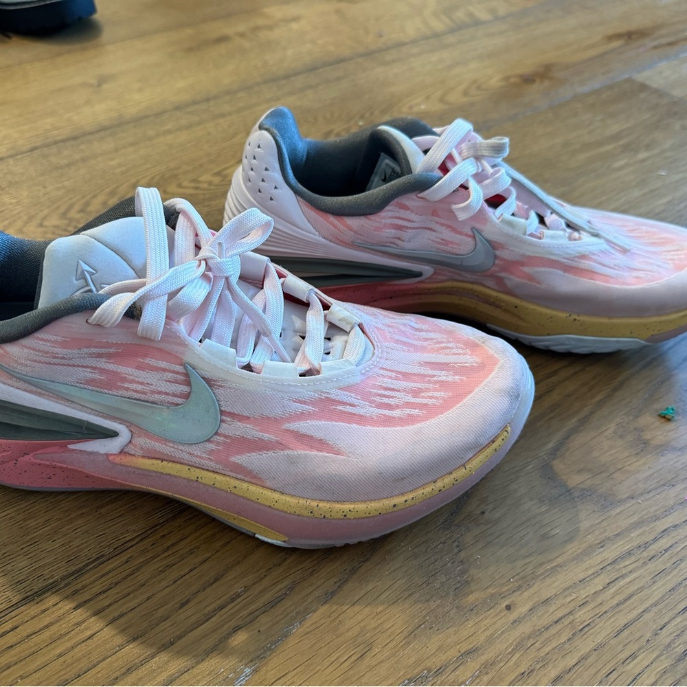 Nike Zoom GT Cut 2 size M 8.5 / W 10 / worn once!